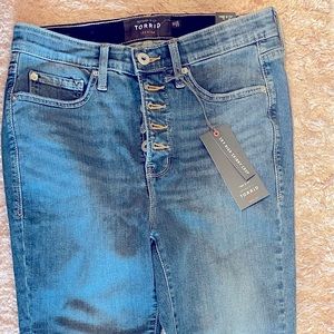 NWT Torrid Sky High skinny crop jeans